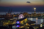 Porto di Genova al tramonto, di Bruno58