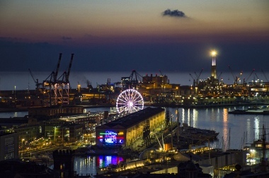 Porto di Genova al tramonto