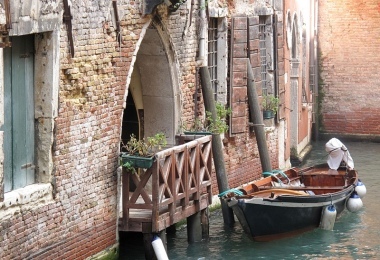 ...l'auto sotto casa a Venezia