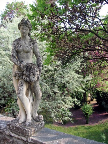 Statua del parco di villa Godi Maliverni